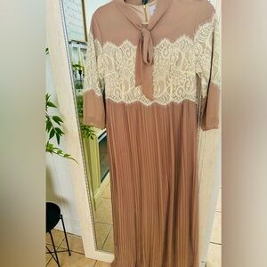 Dainty jewells maxi lace and pleated dress